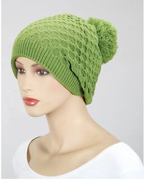 Beanie grün grob gestrickt mit großem weichen Pompon