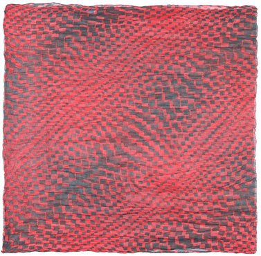 Modischer Schlauch Schal in rot mit grauen Applikationen