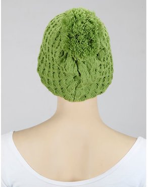 Beanie grün grob gestrickt mit großem weichen Pompon