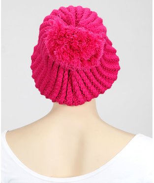 Beanie pink grob gestrickt mit großem weichen Pompon