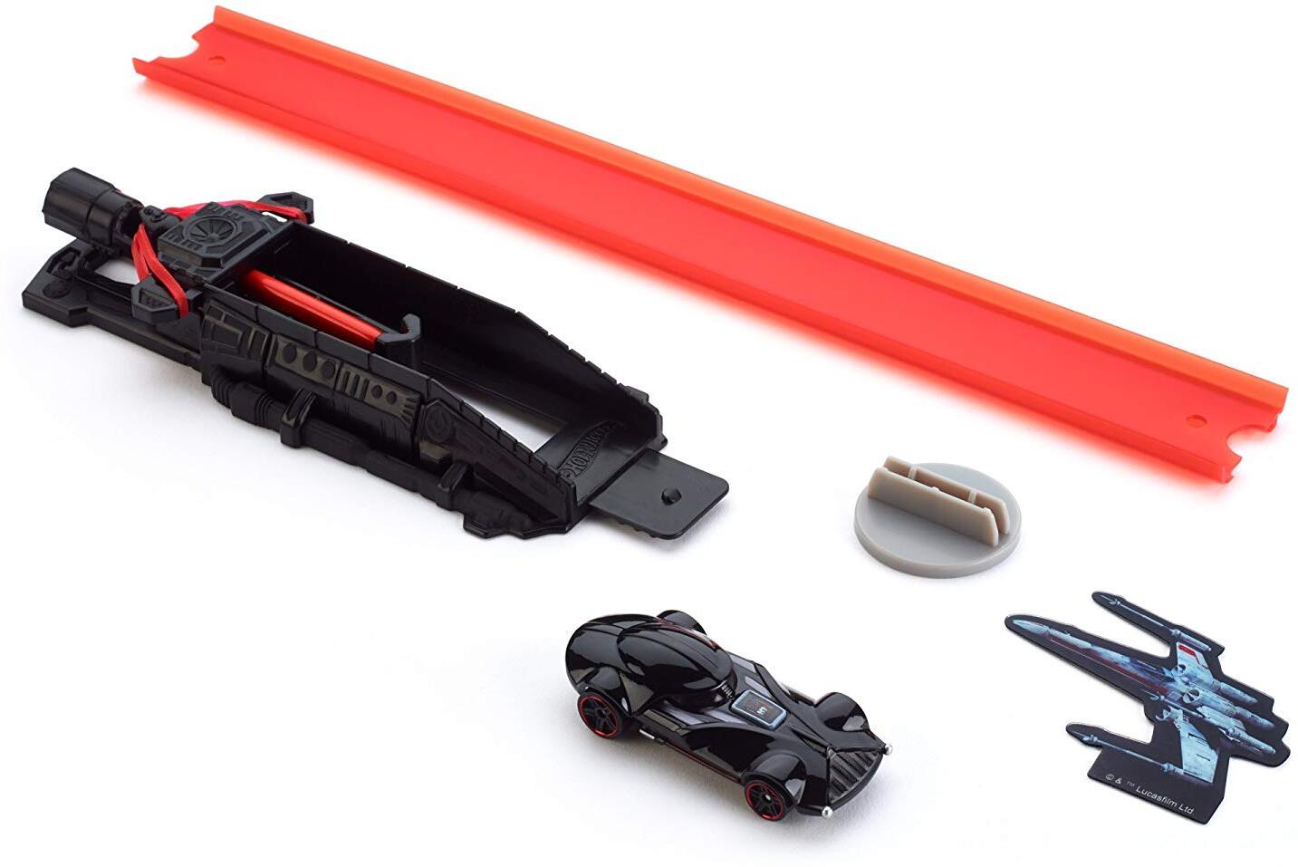 Hot Wheels – Star Wars – Blast & Battle Lightsaber Launcher – Darth Vader – Fahrzeug und Pullback-Rennstrecke