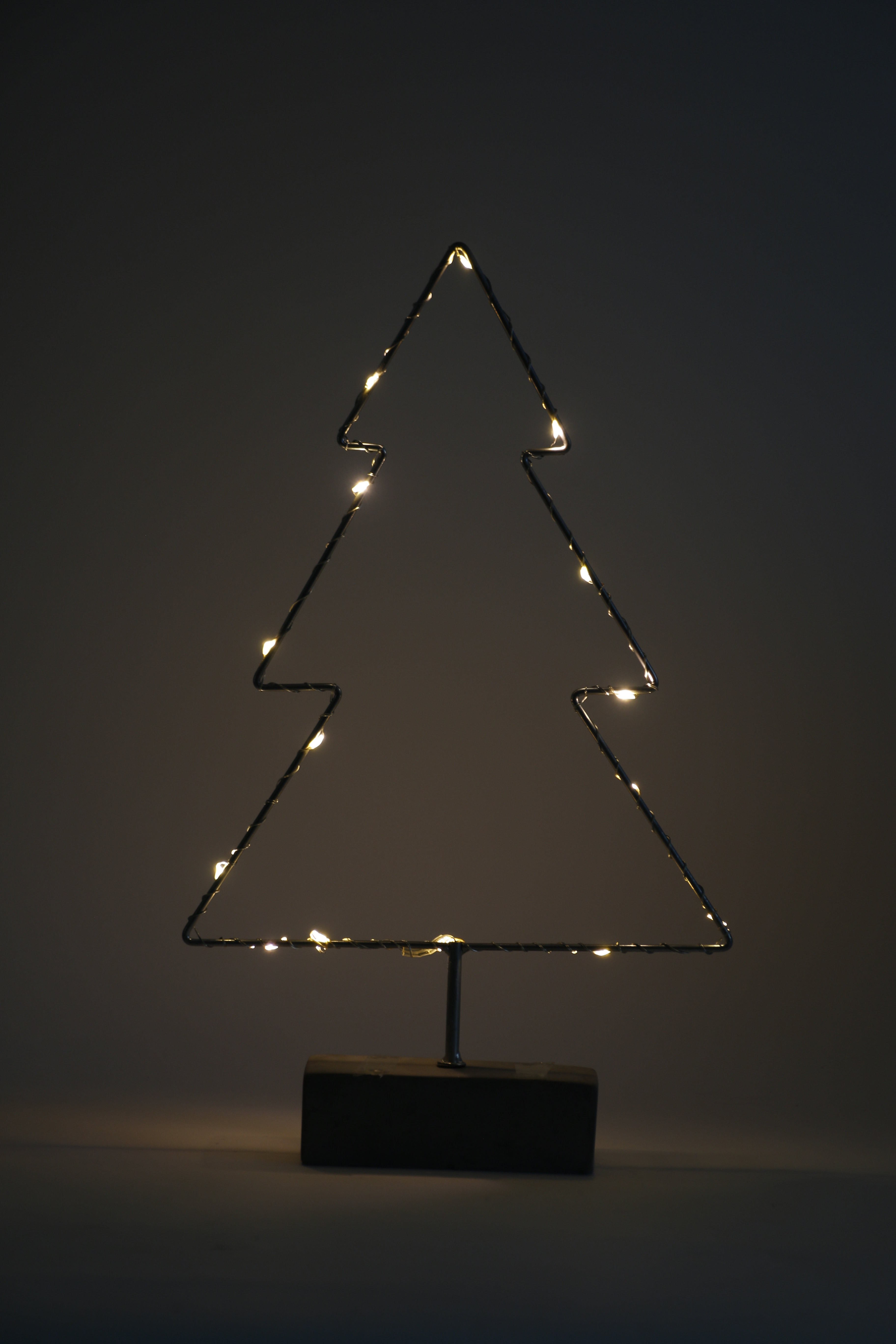 X-MAS Art Collection LED Stern oder Tannenbaum im Edel-Design 40 cm 15 LEDs auf Betonfuß