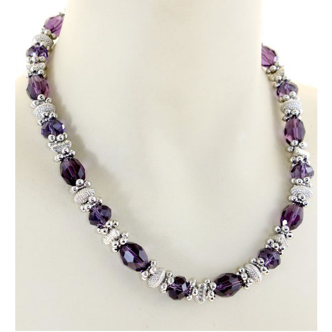 Damen Halskette in Silber mit violetten hangeschliffenen Kristallen