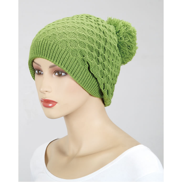 Beanie grün grob gestrickt mit großem weichen Pompon