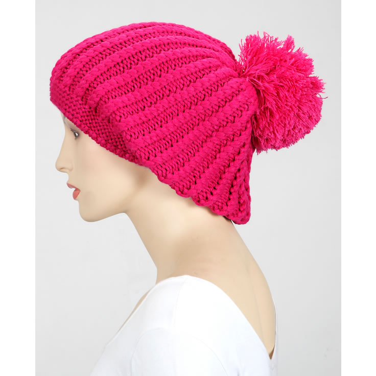 Beanie pink grob gestrickt mit großem weichen Pompon